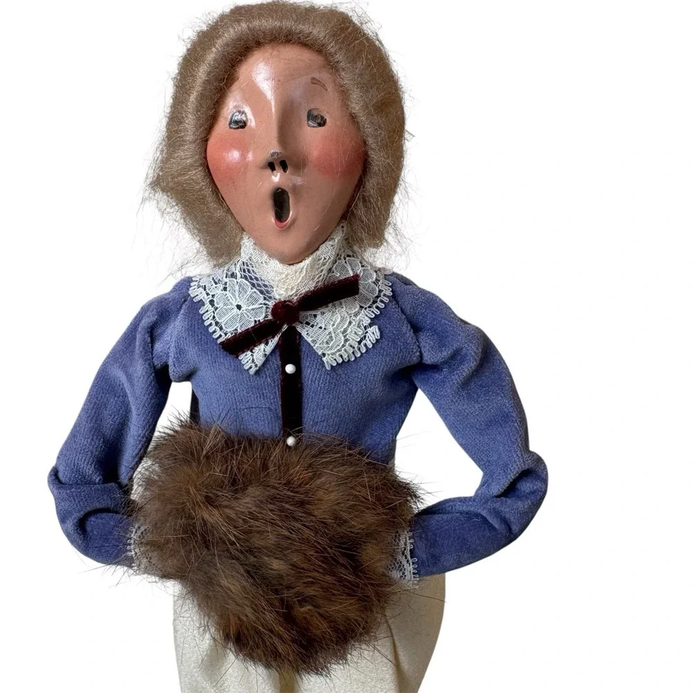 1986 Byers Choice Woman Christmas Caroler‎ w/ Fur Muff  13